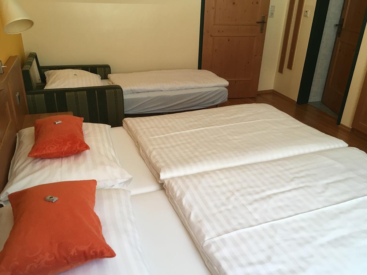 Hotel Zur Post Gumpoldskirchen Exterior foto